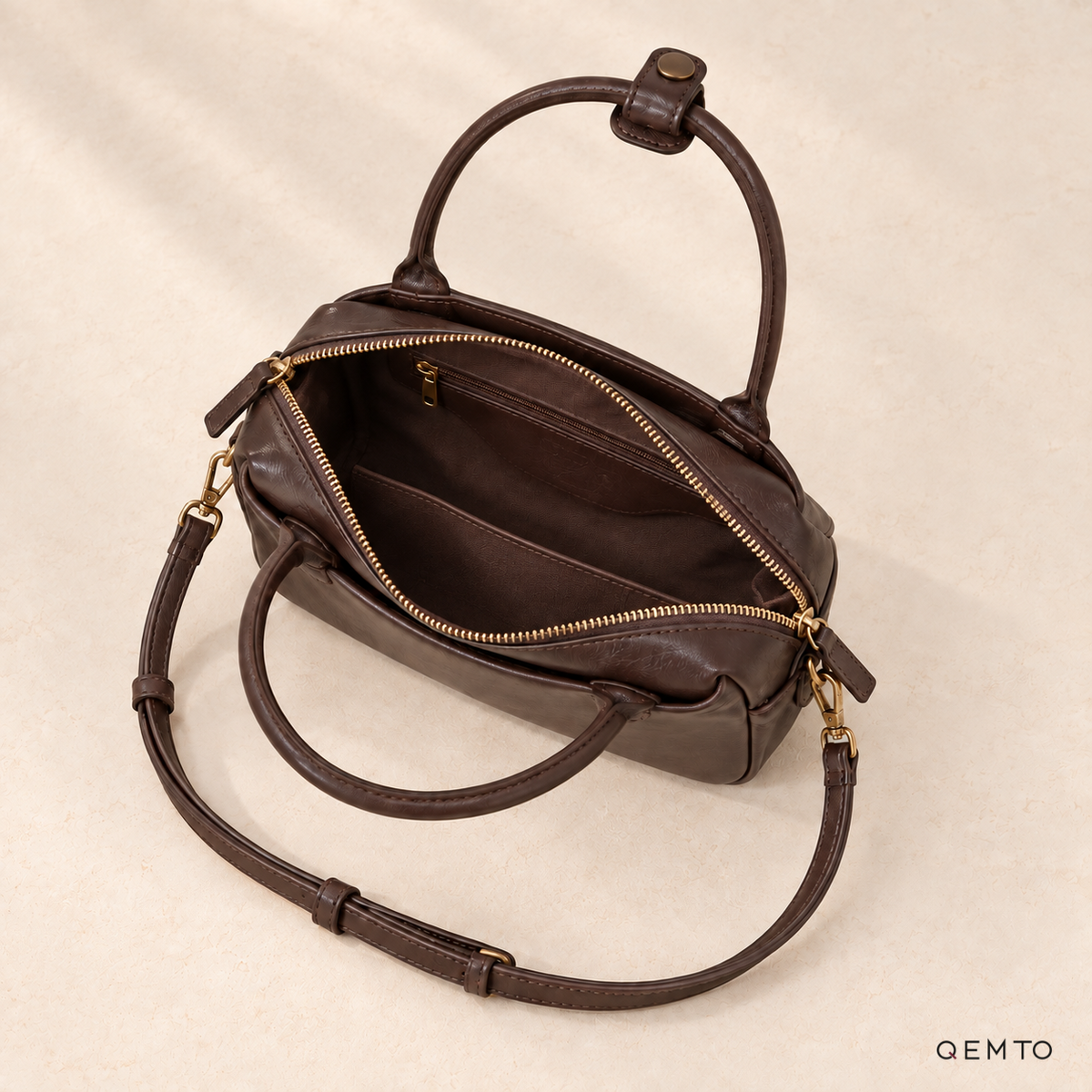 QEMTO Talia Boston Bag interior, main compartment with attached zip and flat pockets